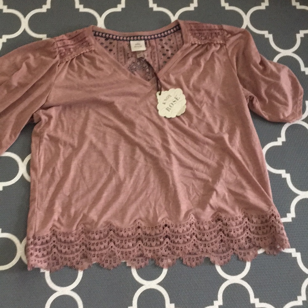 NWT Knox Rose Lace Top